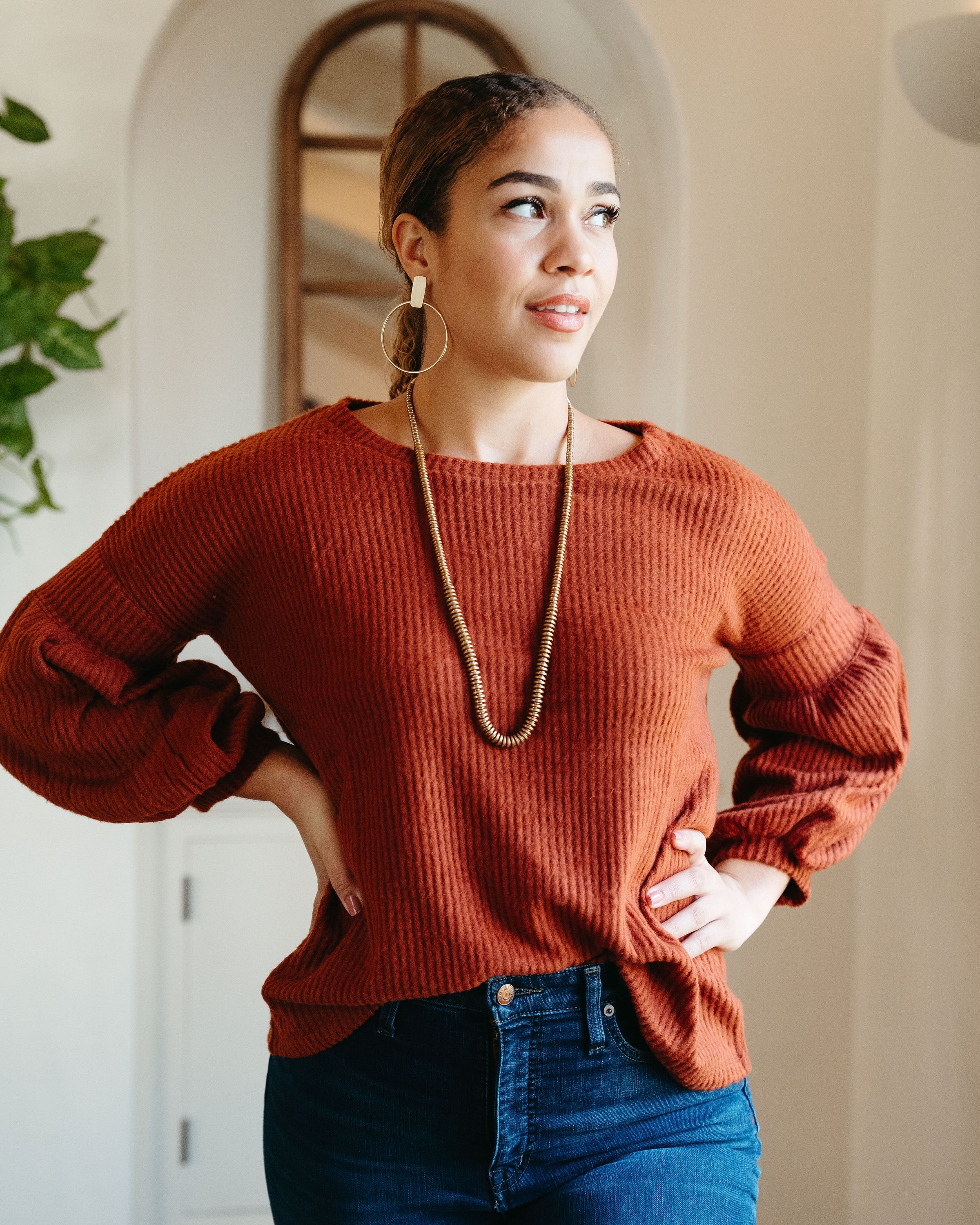 Urban Cozy Blouse in Brown featuring textured fabric and stylish cuffs, perfect for casual and dressy occasions.