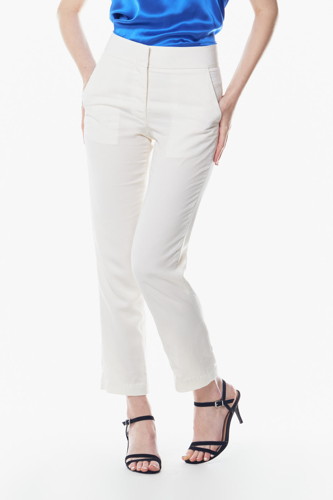 A pair of elegant white tailoring slim pants made from 100% linen, featuring a high-waist design and pockets, perfect for stylish office wear.