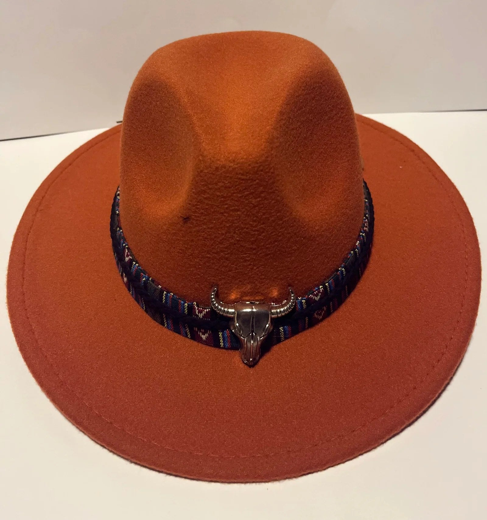 A stylish wool fedora hat featuring a punk ribbon, perfect for winter and autumn wear, suitable for both men and women.