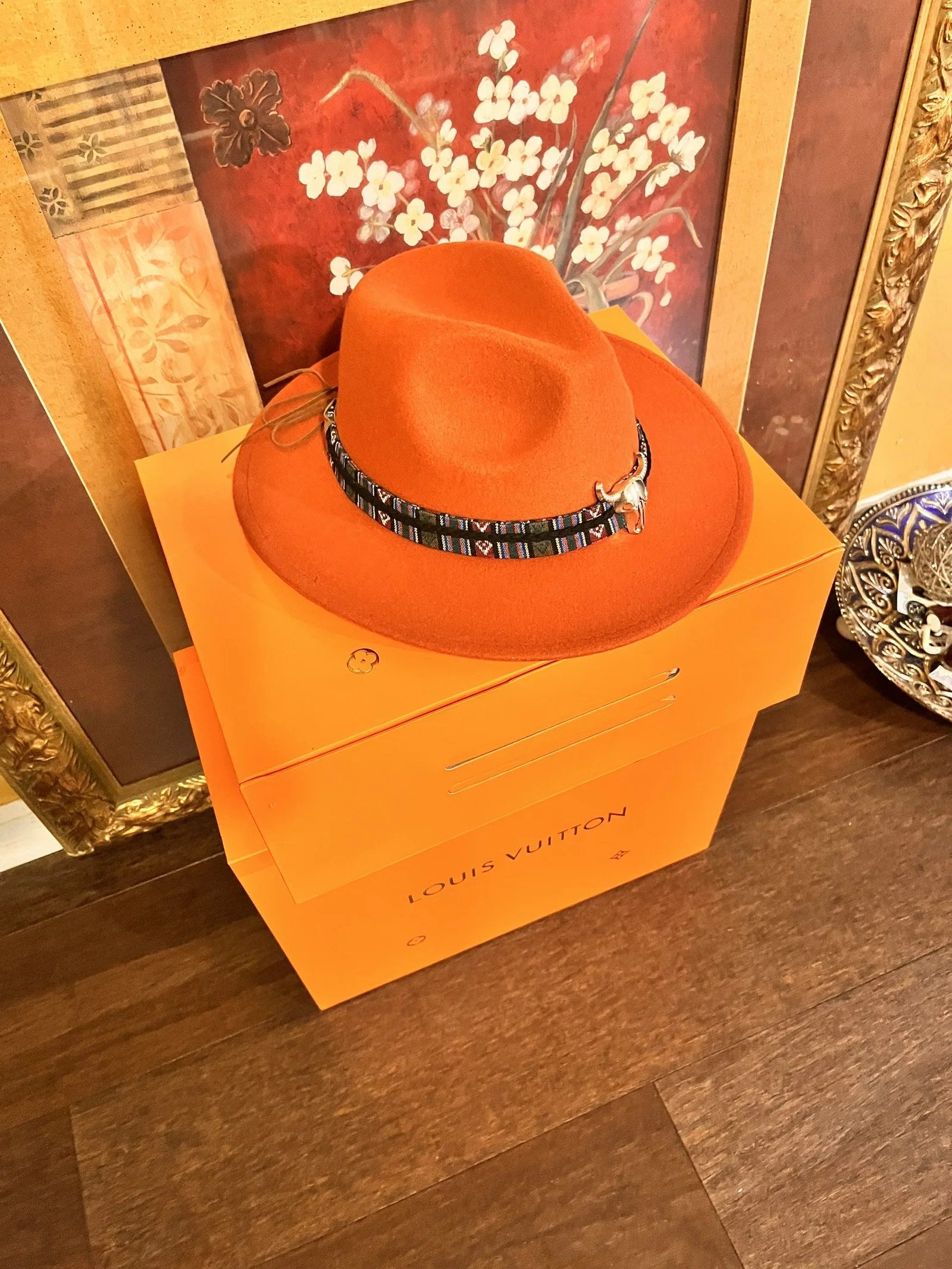 A stylish wool fedora hat featuring a punk ribbon, perfect for winter and autumn wear, suitable for both men and women.