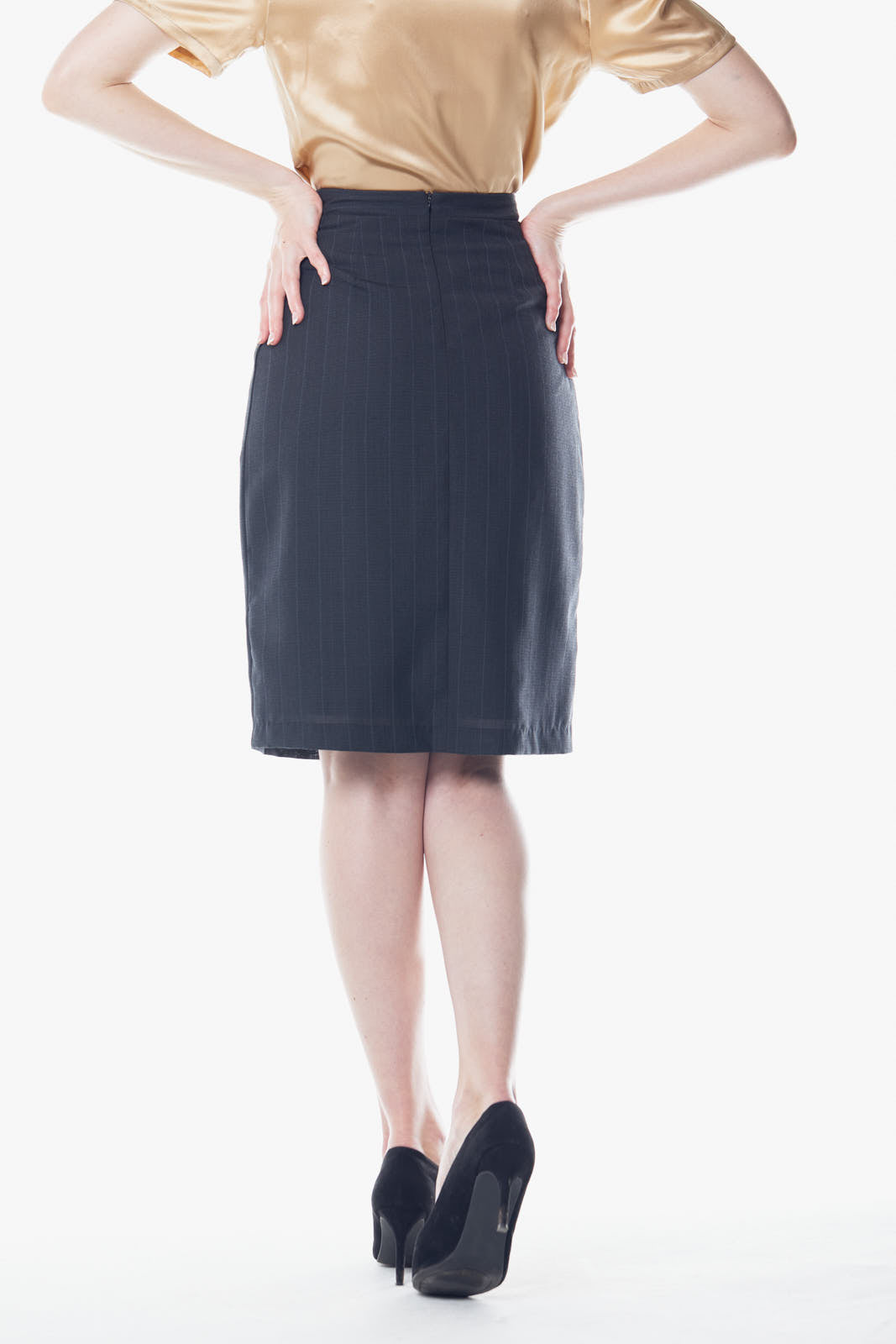 A luxurious gray wool pencil skirt displayed on a mannequin, showcasing its elegant design and soft fabric.