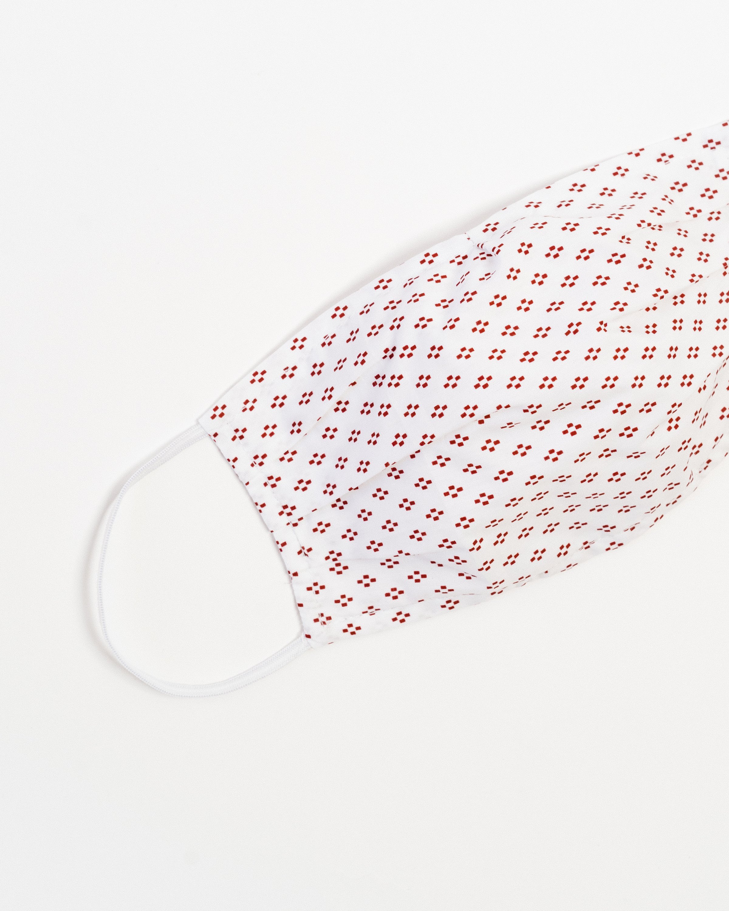 Zermatt Face Mask made of breathable cotton with pleats for comfort, featuring a filter pocket and elastic ear straps.