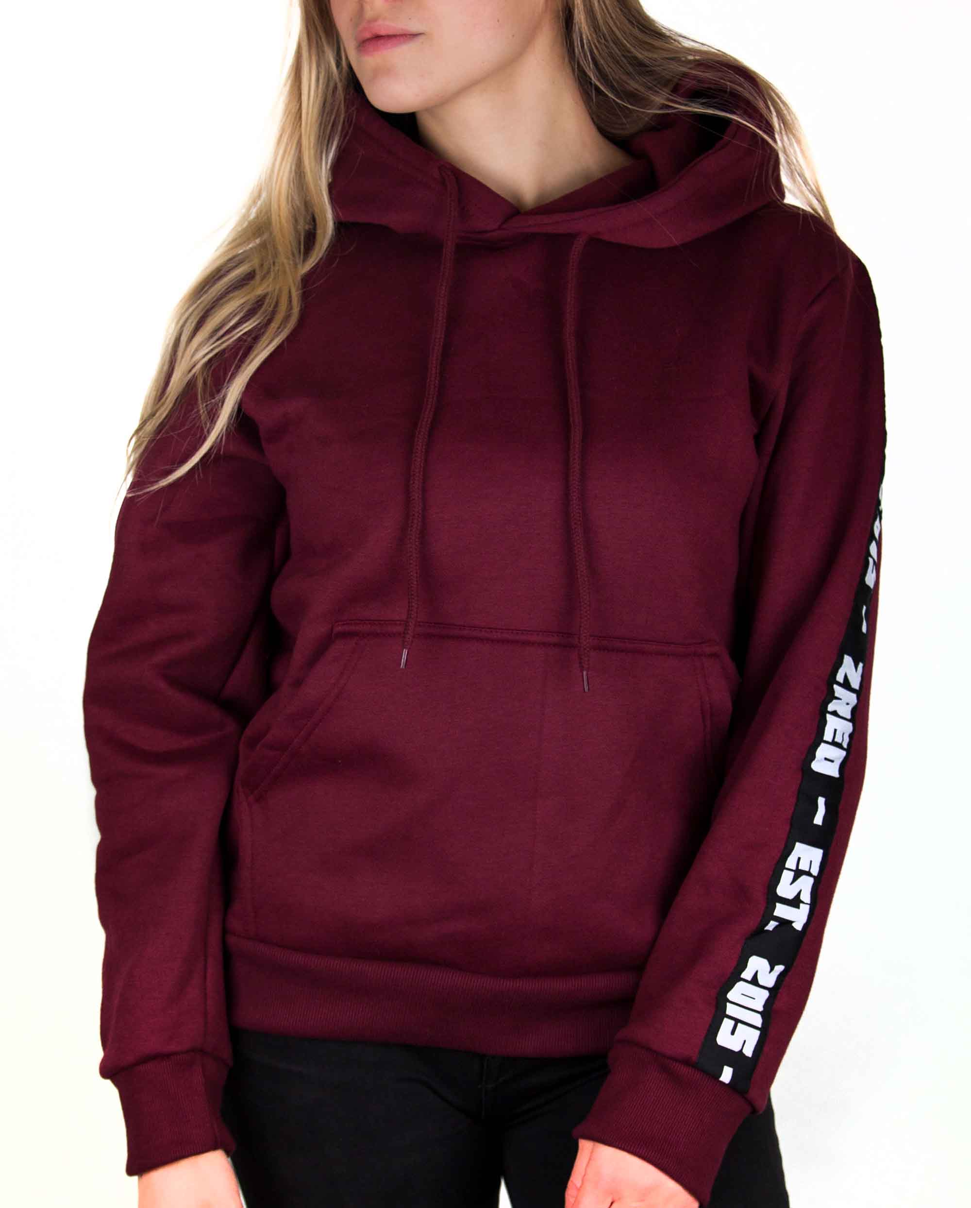 ZRED Origin Hoodie in burgundy für Damen, stilvoll und bequem, ideal für kalte Tage.